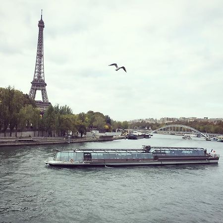 Eiffel Tower Champs De Mars Apartment Paris Exterior photo