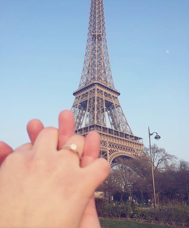 Eiffel Tower Champs De Mars Apartment Paris Exterior photo